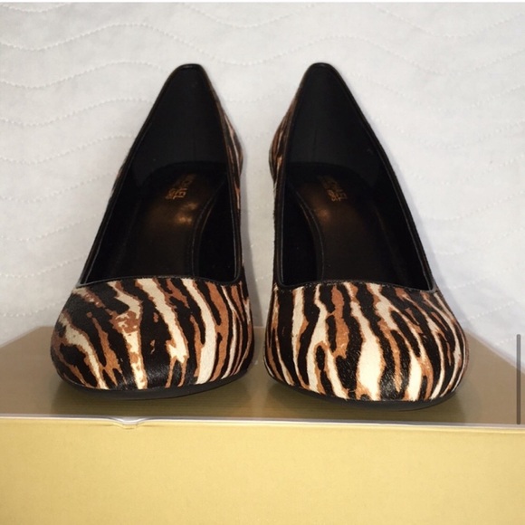 Michael Kors Flex Pump Dark Camel Size 8 NWT - Picture 8 of 15